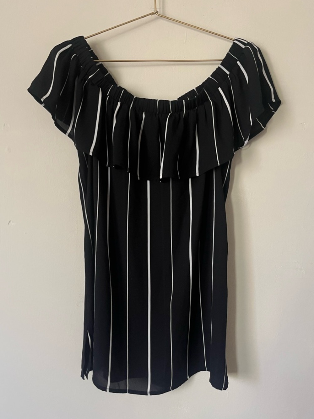 DR2 Black and White minimalist One-Shoulder Ruffle blouse size S